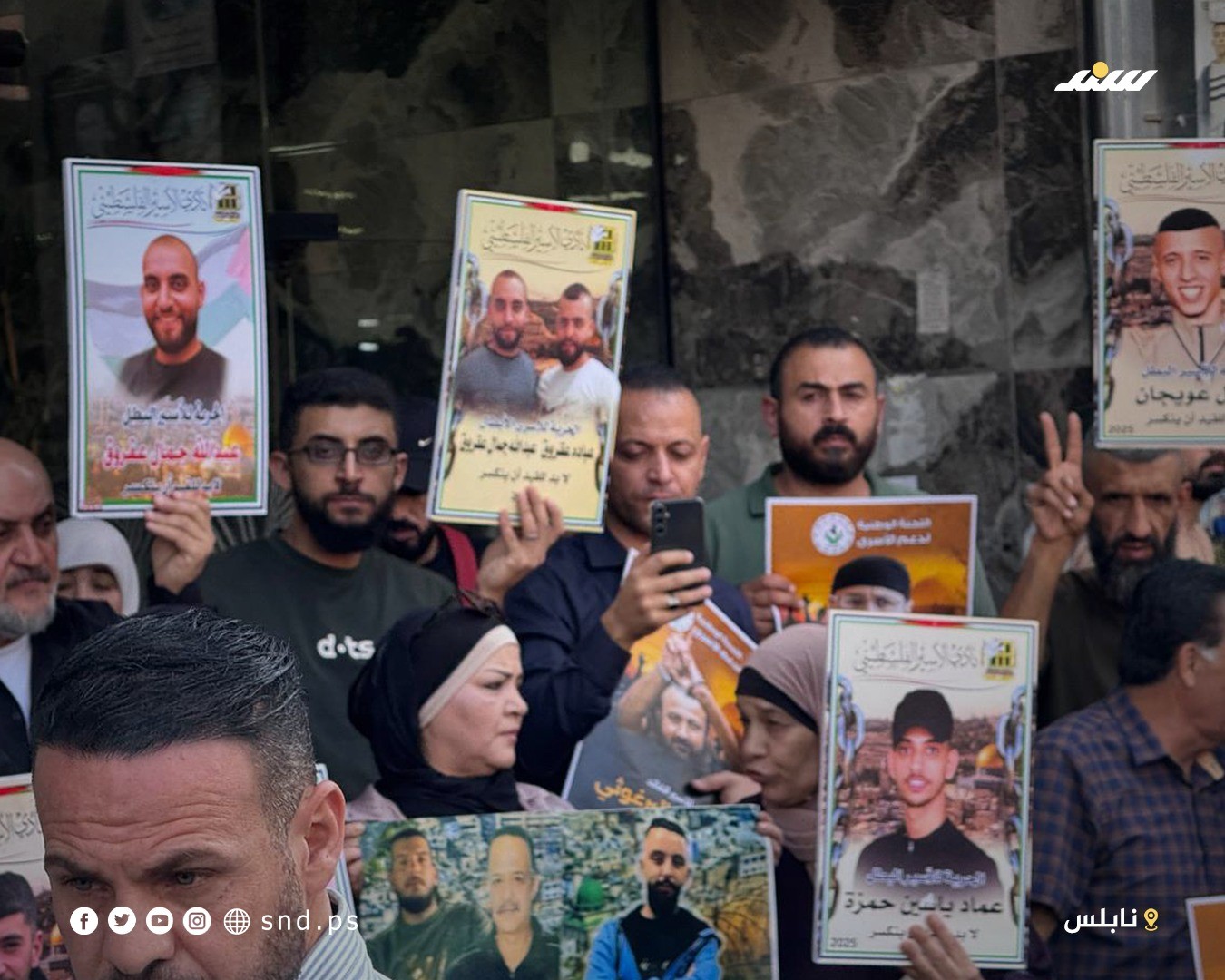 دعما وإسنادا للأسرى في سجون الاحتلال.. تنظيم وقفة تضامنية في وسط نابلس في الضفة الغربية3.jpg