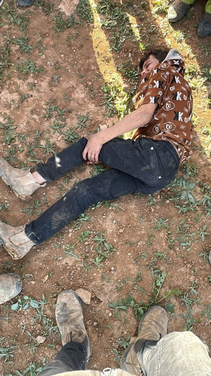 مستوطنون يعتدون على طفل في مسافر يطا .jpg