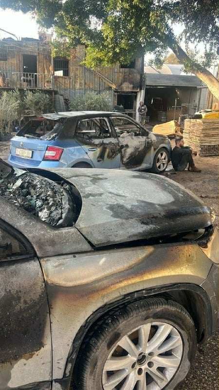 حرق مركبات في دير شرف (3).jpg