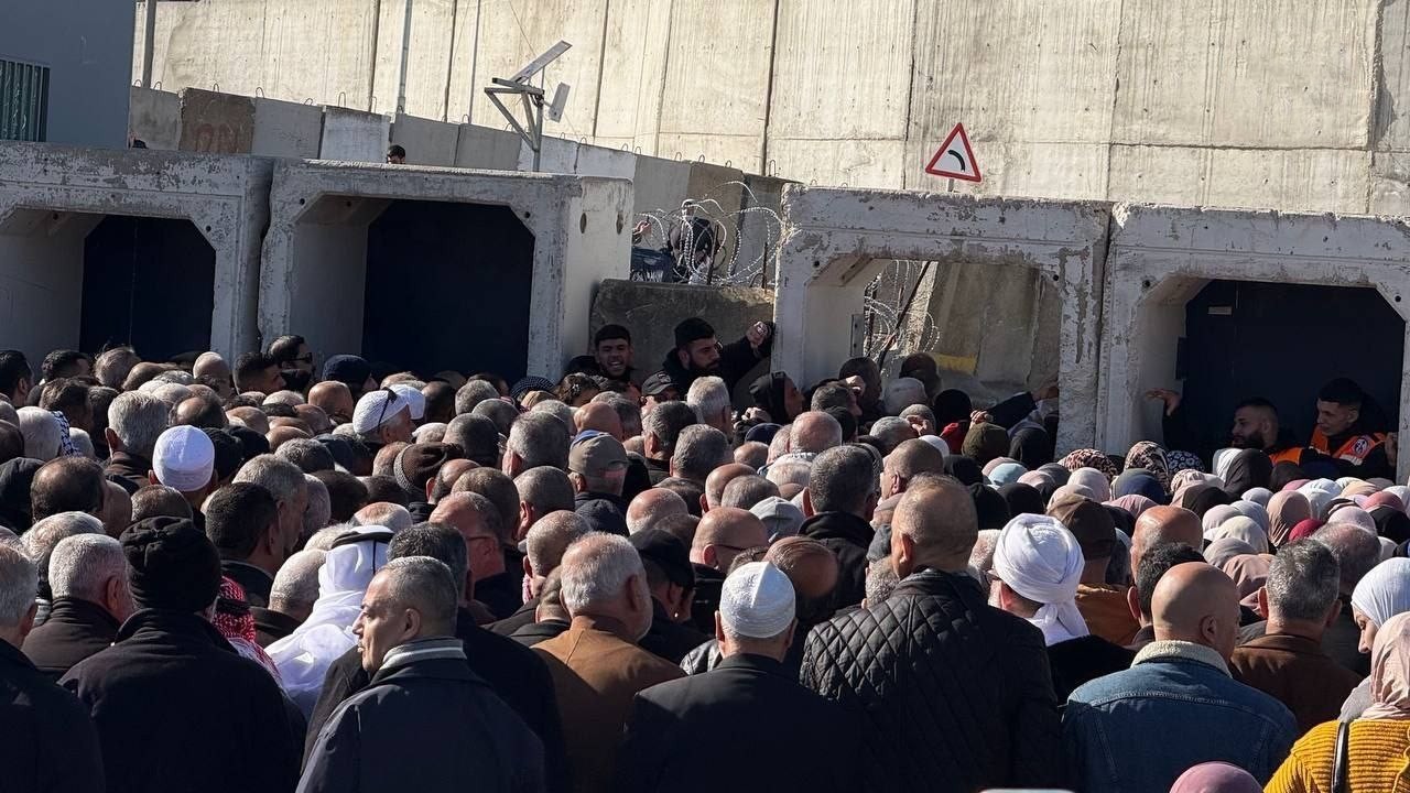قلنديا.jpg