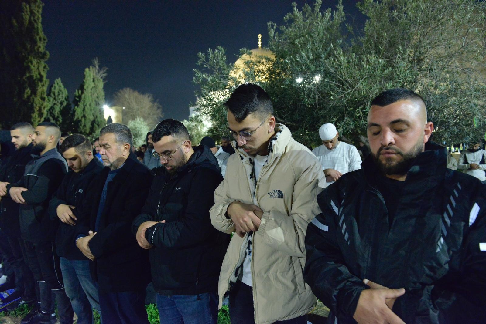 صلاة العشاء والتراويح في المسجد الأقصى 8.jpg