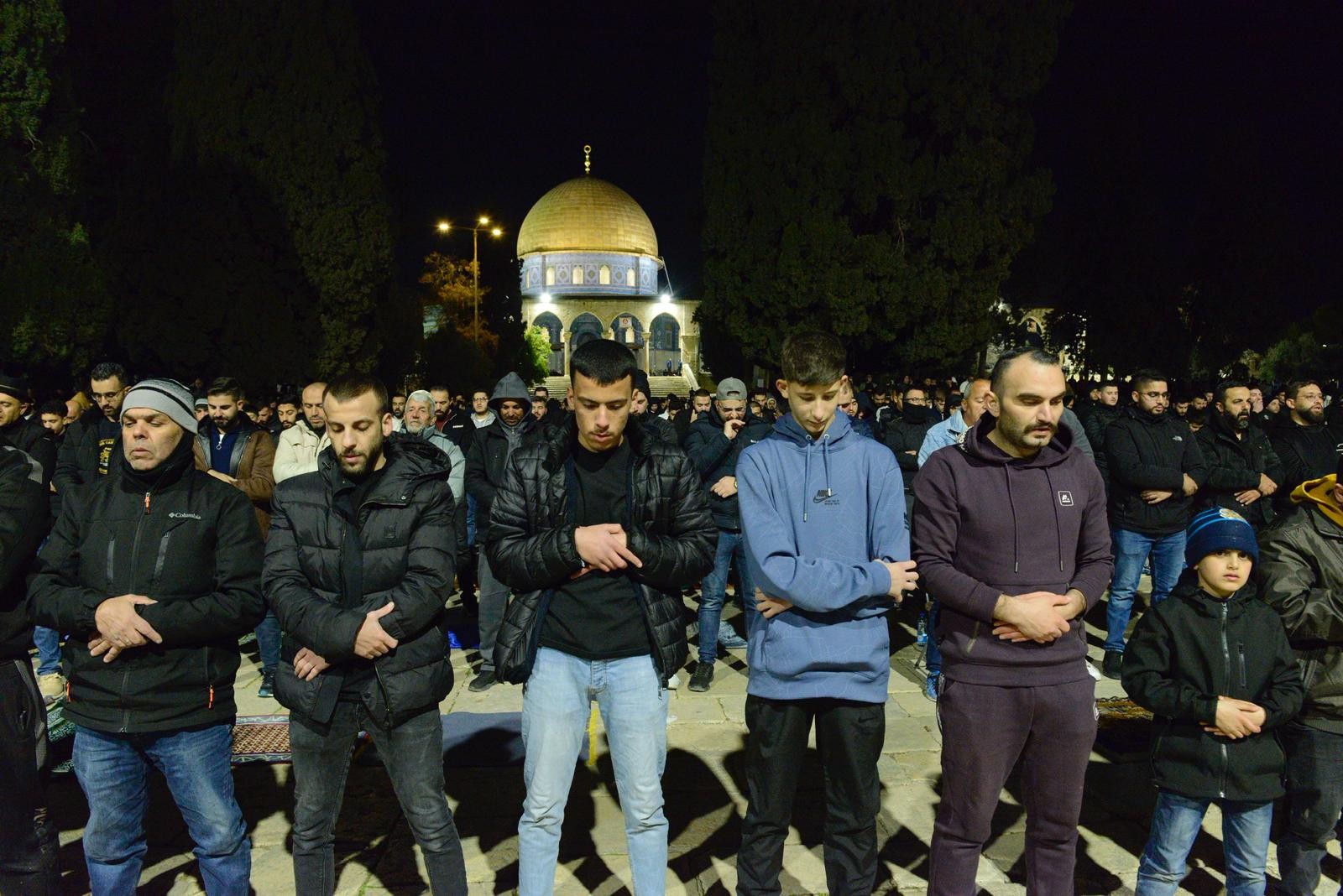 صلاتي العشاء والتراويح في المسجد الأقصى1.jpg
