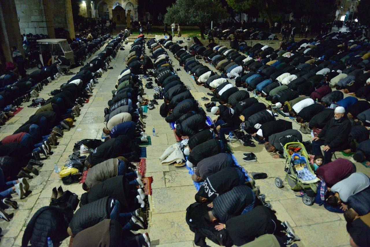 صلاة العشاء والتراويح في المسجد الأقصى 4.jpg