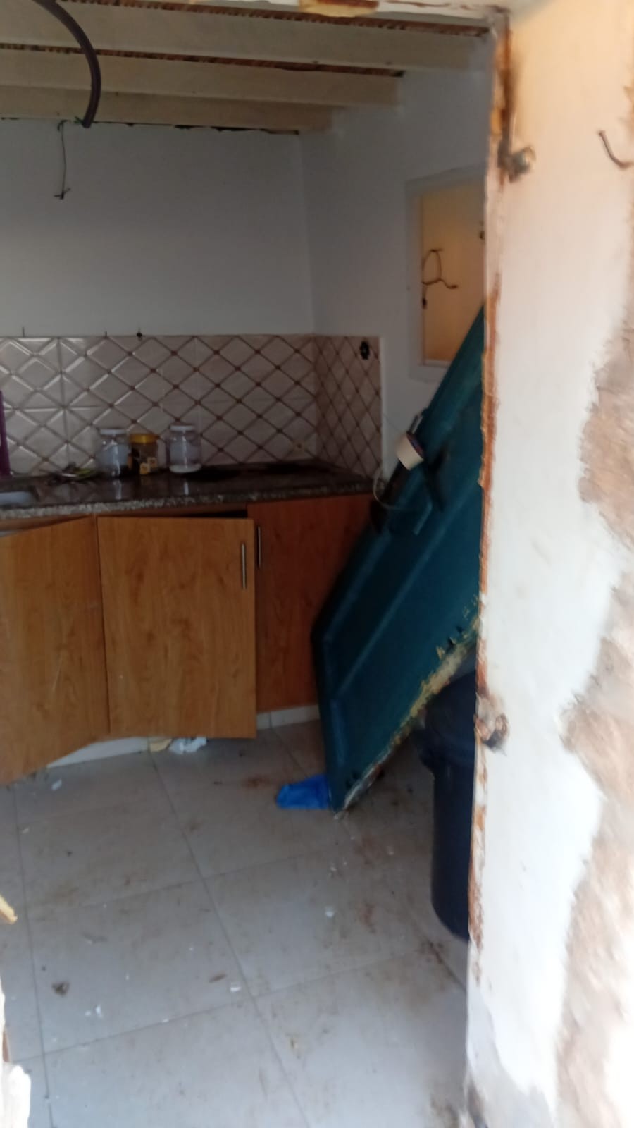مستوطنون يهاجمون مدرسة في الأغوار (8).jpeg