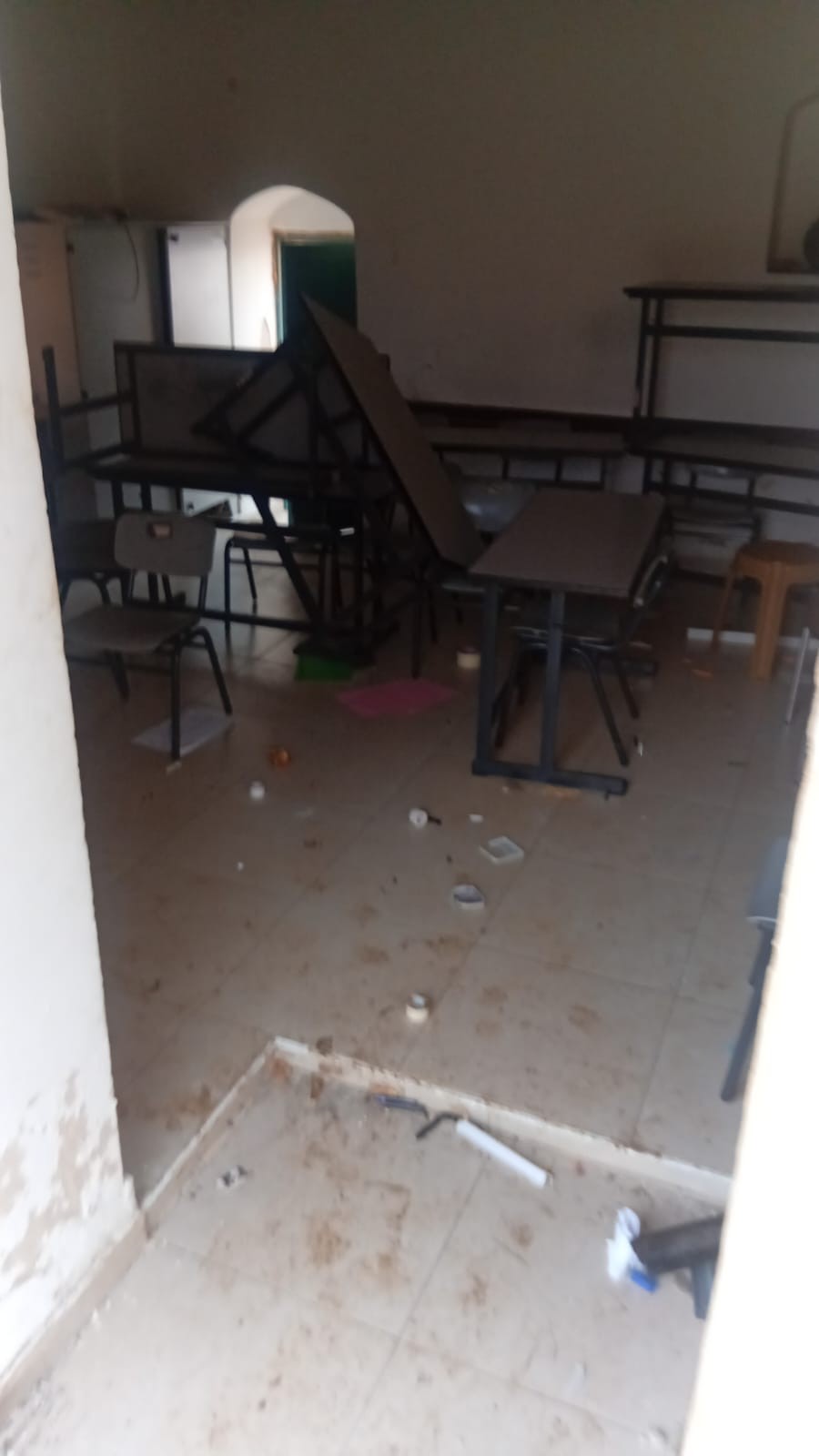 مستوطنون يهاجمون مدرسة في الأغوار (3).jpeg