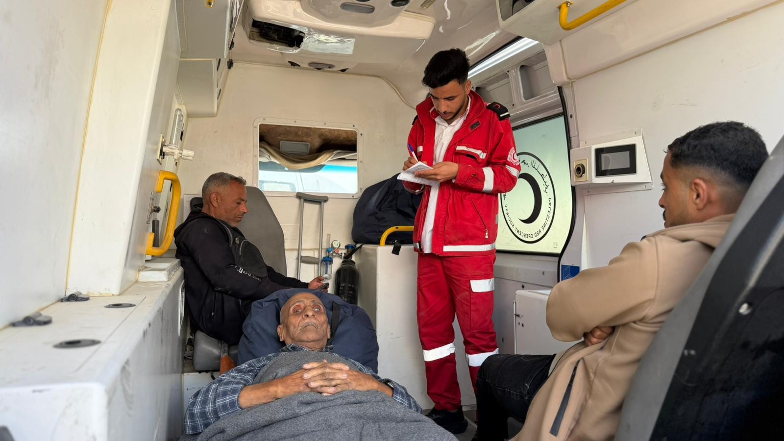 إجلاء مرضى وجرحى من قطاع غزة.jpg