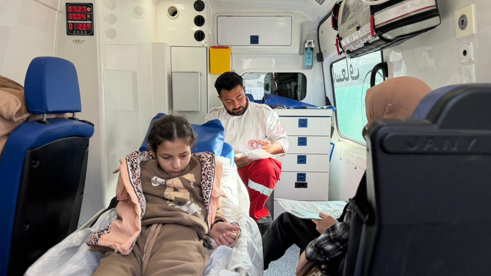 إجلاء مرضى وجرحى من قطاع غزة 2.jpg